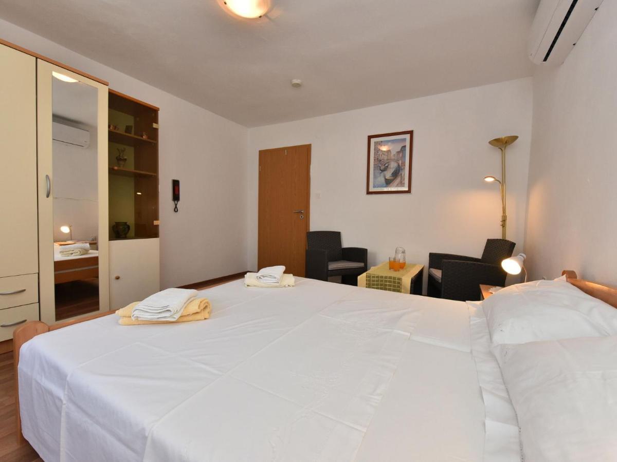 Traditional Apartment In Zadar With Garden Exterior foto